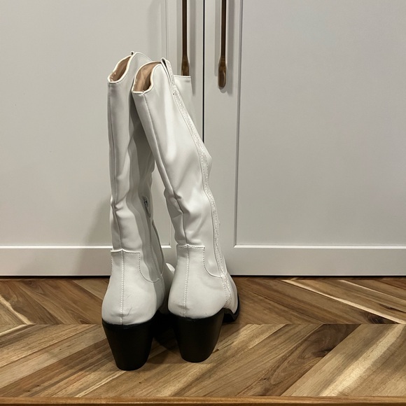 NIB white boots by Chase and Chloe 8.5 synthetic and Cute! - Picture 5 of 16